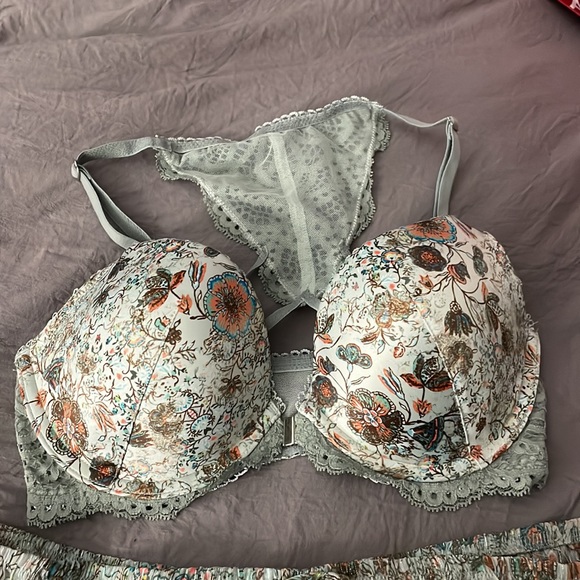 Victoria Secrect Bra/Short Set - Picture 3 of 5